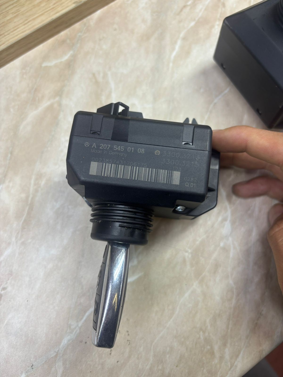 Mercedes-Benz EIS Ignition Switch with Key — Original OEM W204 W204 W207 W212