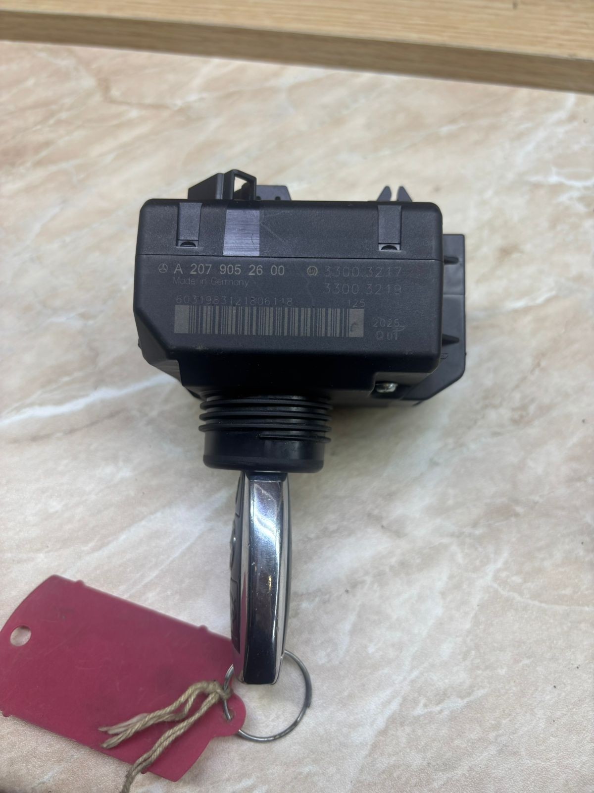 Mercedes-Benz EIS Ignition Switch A207 905 26 00 + Key — OEM W204 W207 W212 W218