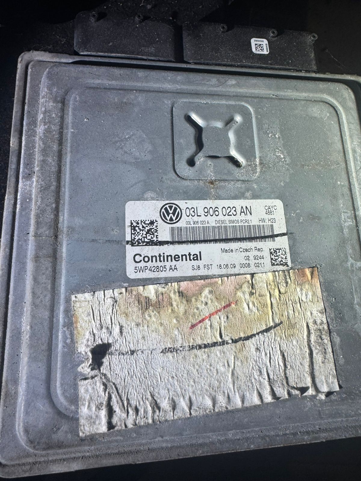 ECU 03L906023AN Simos PCR 2.1 Continental 5WP42805AA CAYC (1.6 TDI)