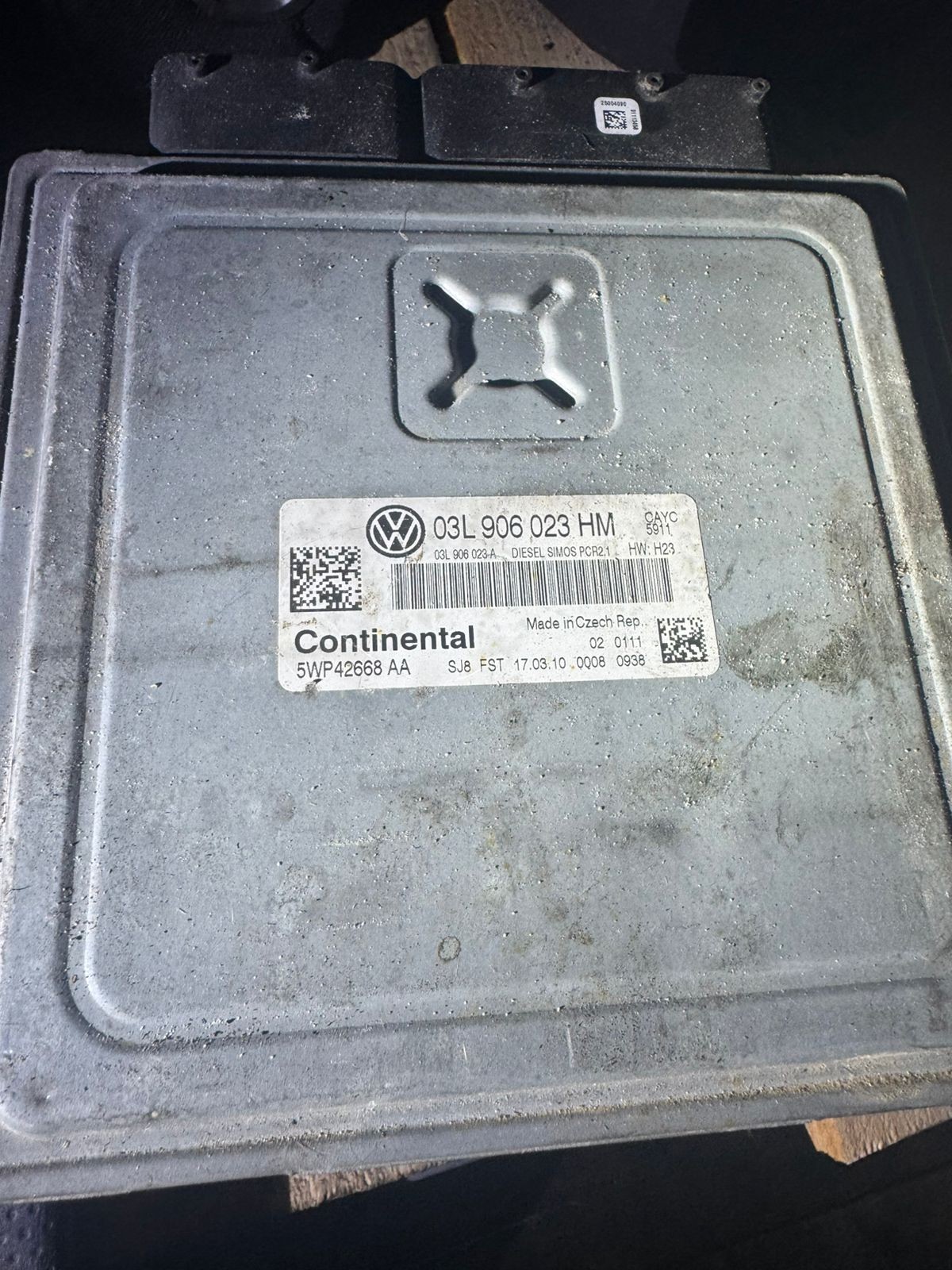 ECU 03L906023HM Simos PCR 2.1 Continental 5WP42668AA CAYC (1.6 TDI)