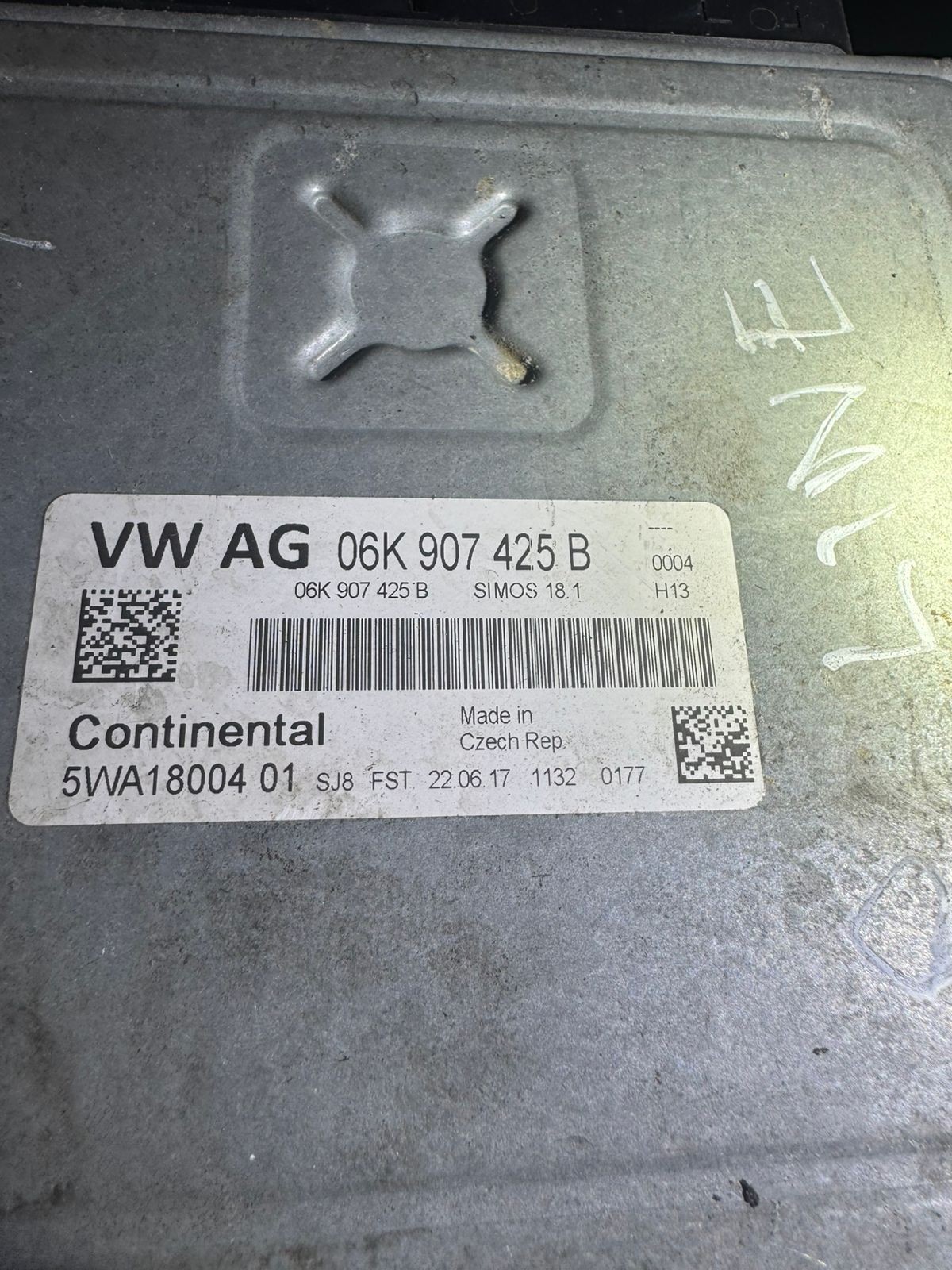 Continental ECU 06K907425B Simos 18.1 H13 5WA18004 01 Audi VW Engine Unit