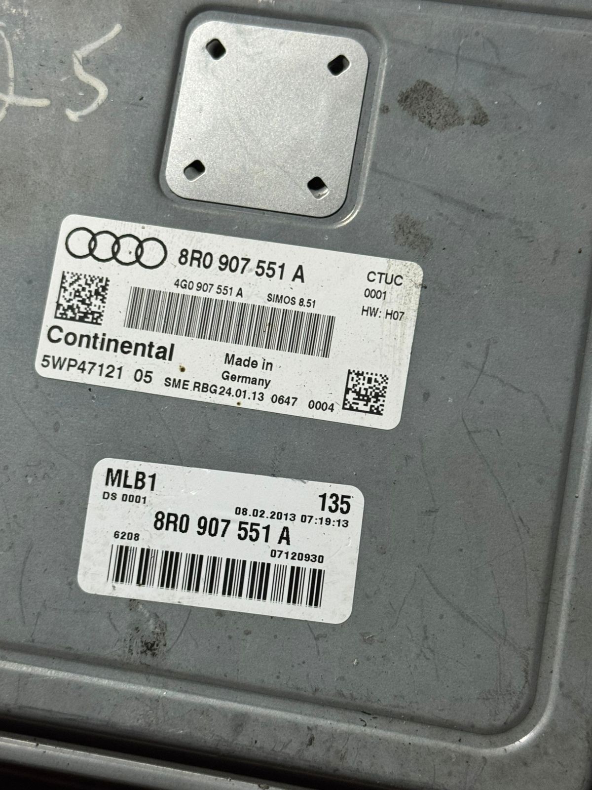 Continental ECU 8R0907551A Simos 8.51 H07 CTUC 5WP47121 05 Audi VW Unit