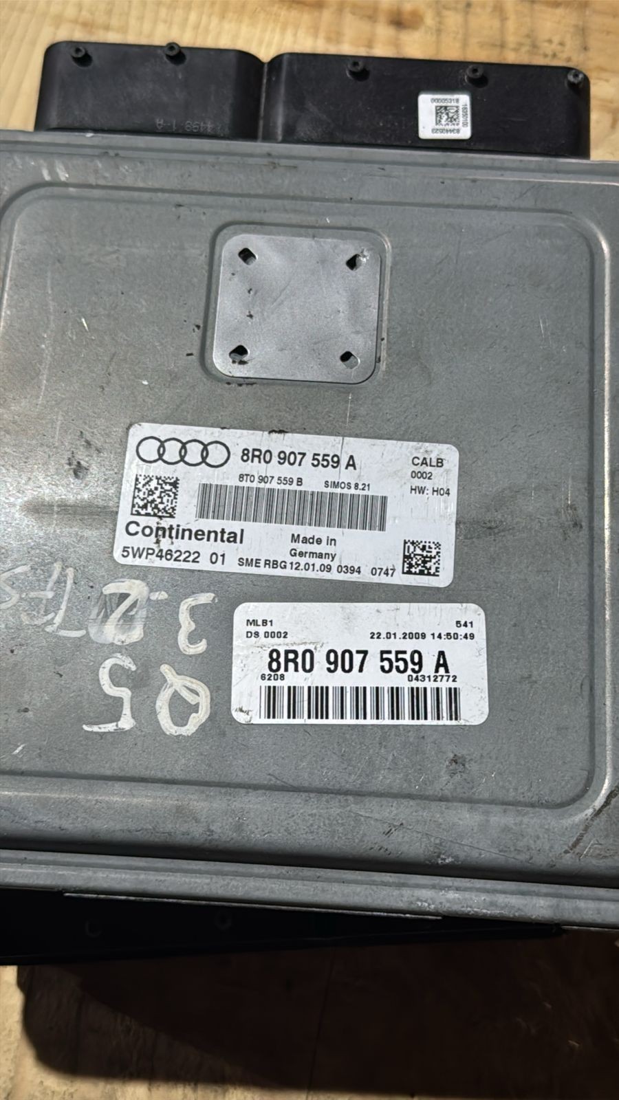 Continental ECU 8R0907559A Simos 8.21 H04 CALB 5WP46222 01 Audi VW Unit
