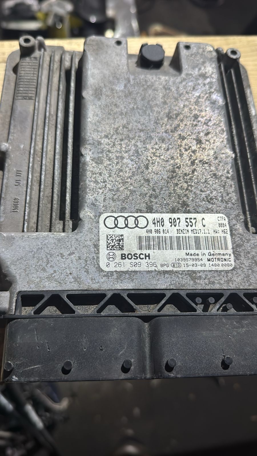 Bosch ECU 4H0907557C Petrol MED17.1.1 H62 0261S09196 Audi VW Engine Control