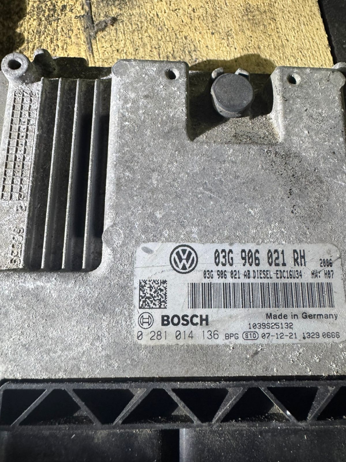 Bosch ECU 03G906021RH Diesel EDC16U34 H07 0281014136 VW Audi Engine Unit