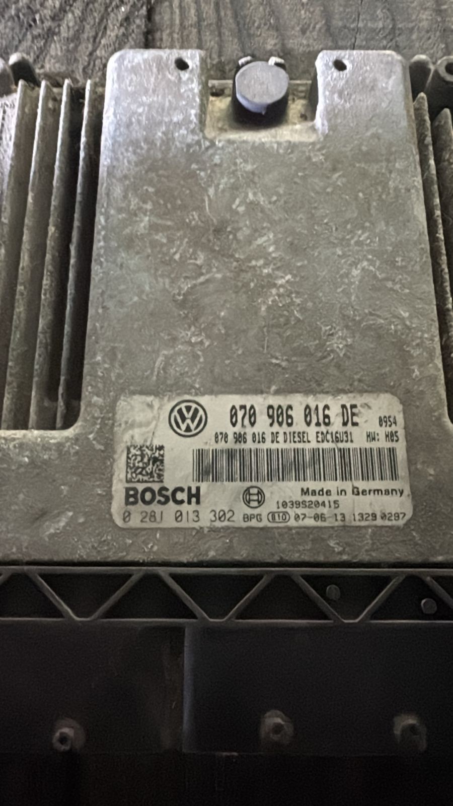 Bosch ECU 070906016DE EDC16U31 H05 0281013302 VW Audi Engine Control Unit
