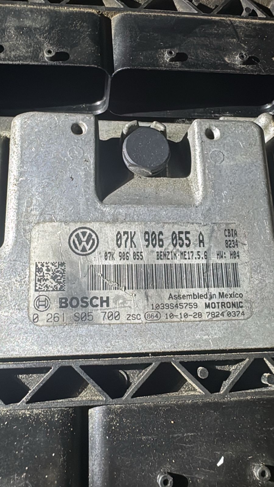 Bosch ECU 07K906055A ME17.5.6 H04 0261S05700 VW Audi Engine Control Unit