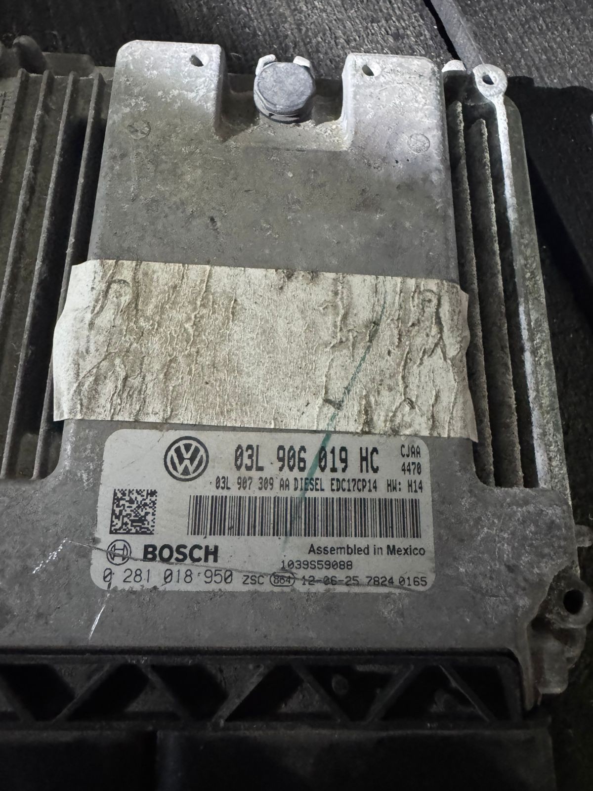 Bosch ECU 03L906019HC 03L907309AA EDC17CP14 0281018950 VW Audi Engine Control