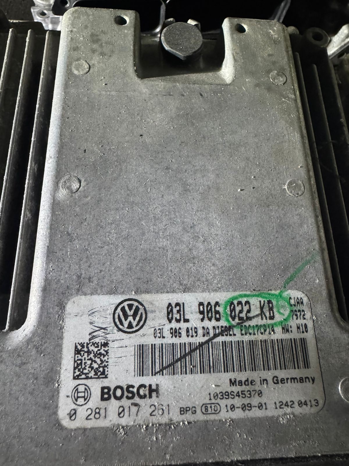 Bosch ECU 03L906022KB 03L906019DA EDC17CP14 0281017261 VW Audi Engine Control