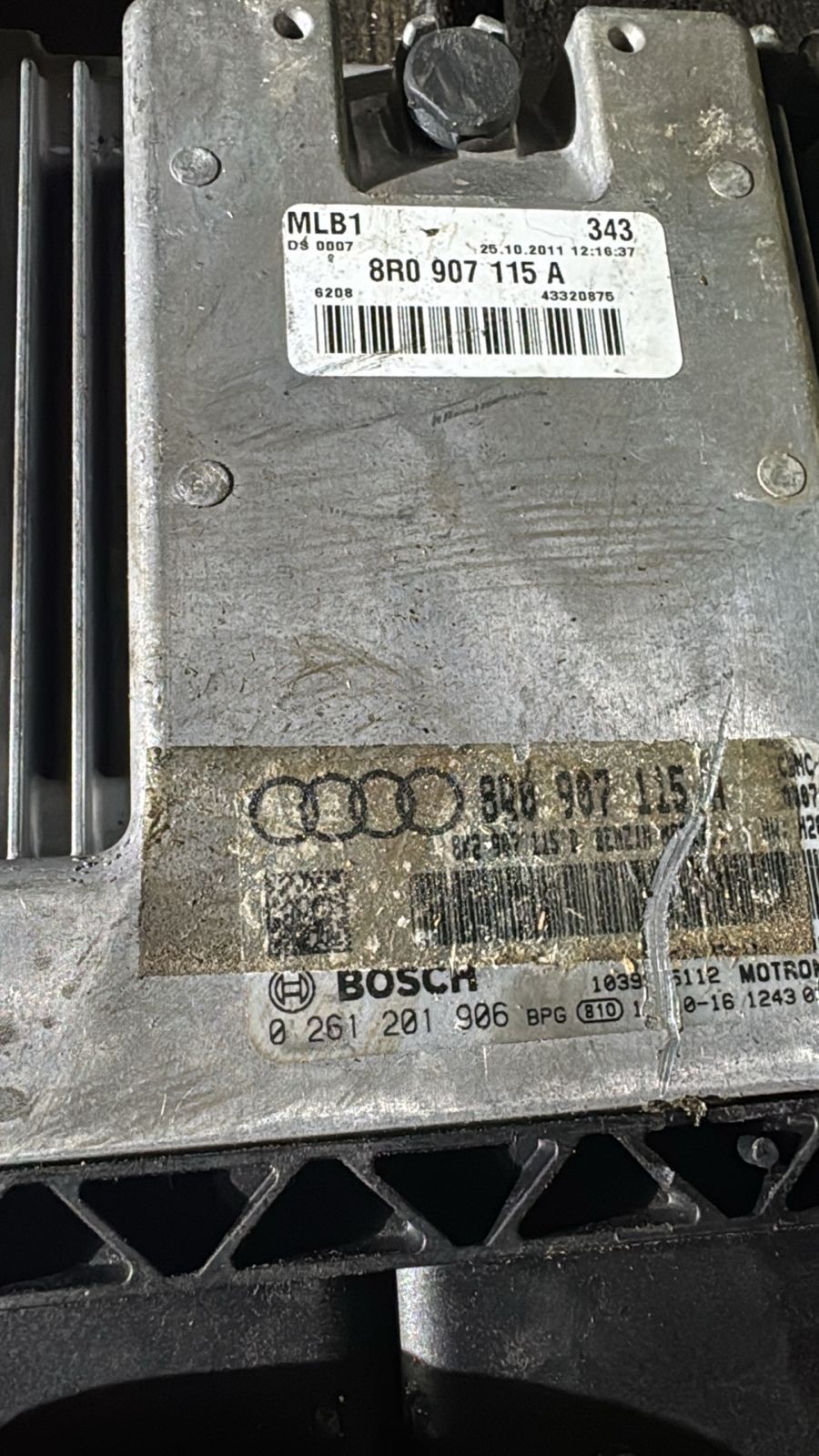 Bosch ECU 8R0907115A MED17.1 0261201906 Audi VW Engine Control Unit