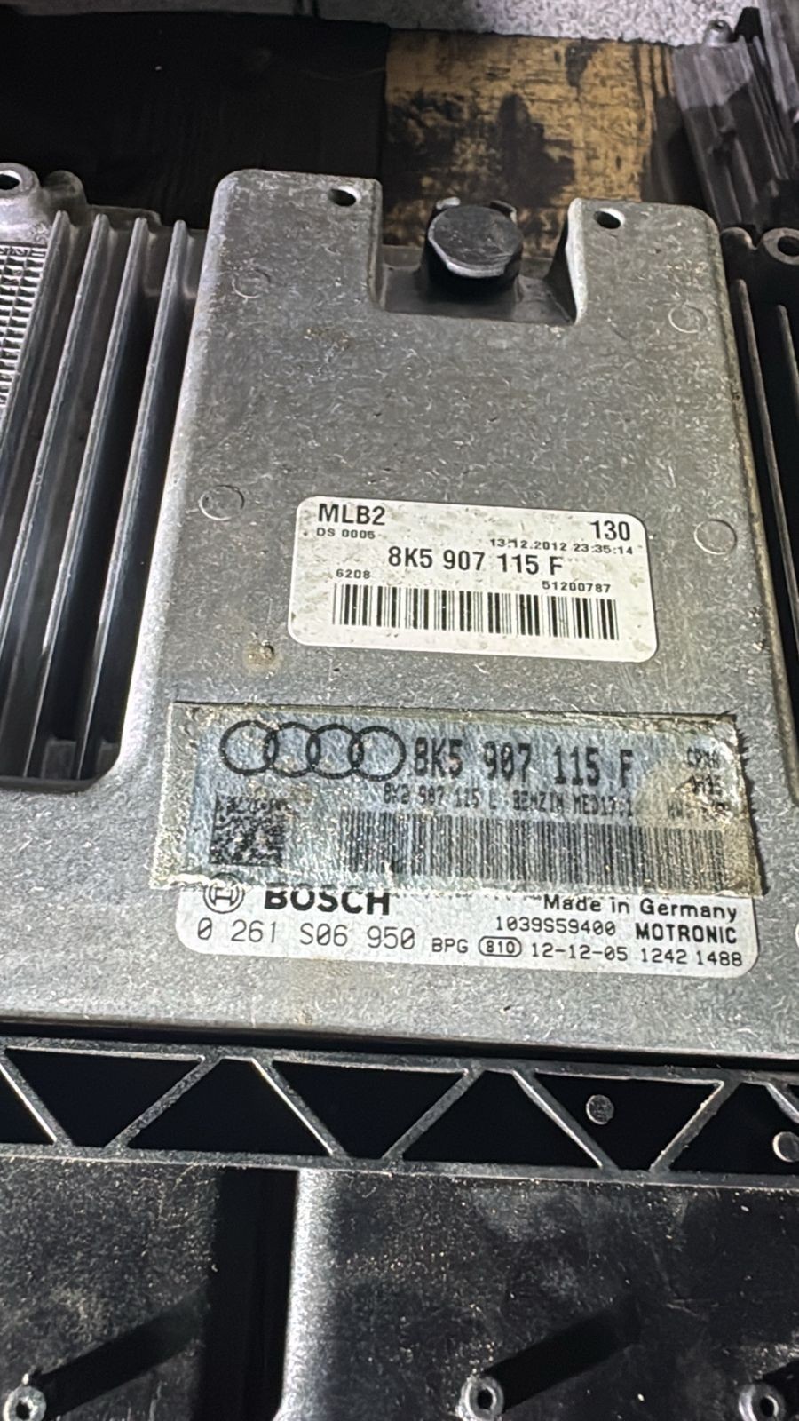 Bosch ECU 8K5907115F MED17.1 0261S06950 Audi VW Engine Control Unit