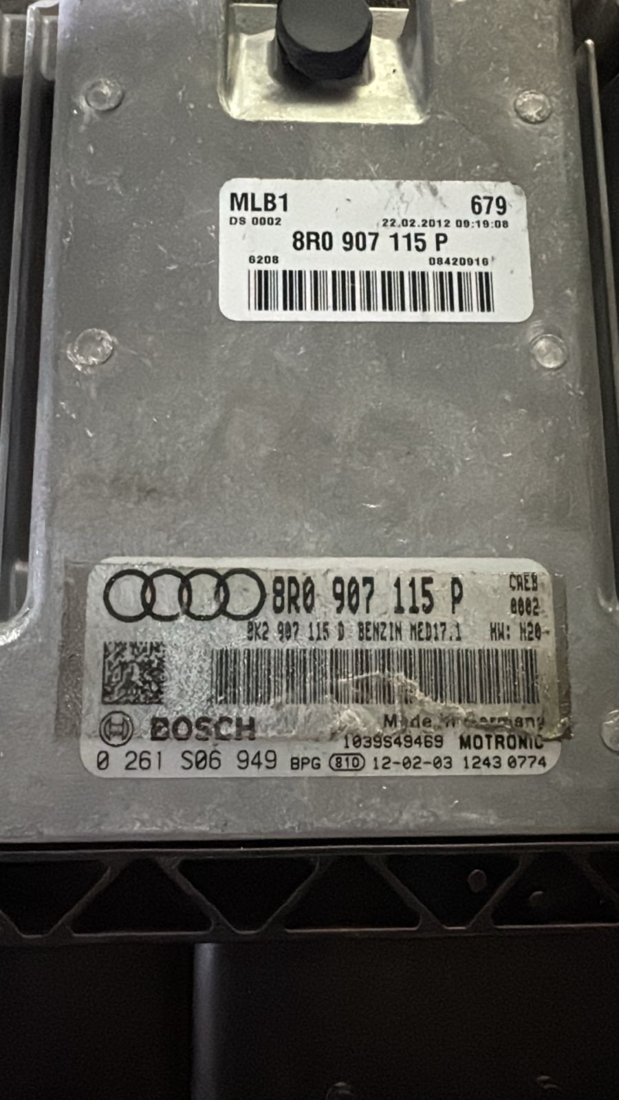 Bosch ECU 8R0907115P MED17.1 0261S06949 Audi VW Engine Control Unit