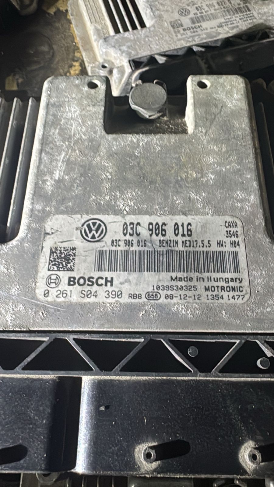 Bosch ECU 03C906016 MED17.5.5 0261S04390 VW Audi Engine Control Unit