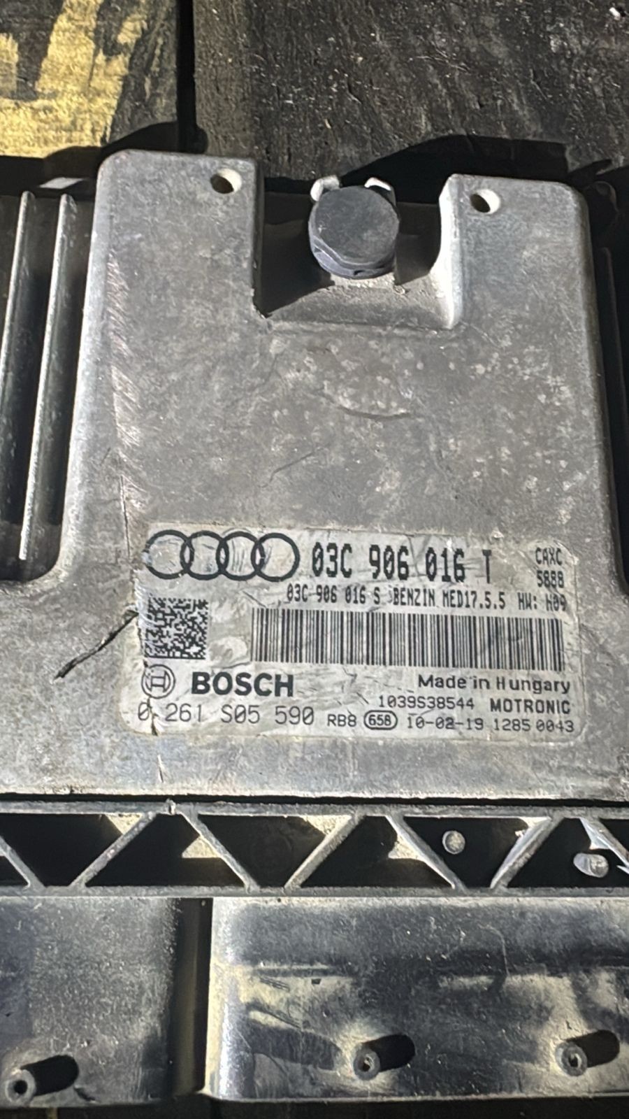 Bosch ECU 03C906016T MED17.5.5 0261S05590 VW Audi Engine Control Unit