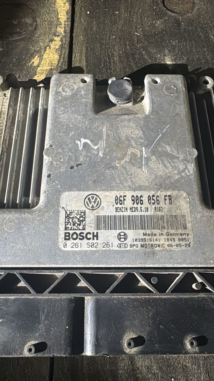 Bosch ECU 06F906056FB MED9.5.10 0261S02261 VW Audi Engine Control Unit