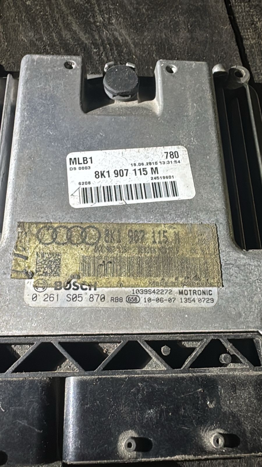 Bosch ECU 8K1907115M MED17.5 0261S05870 VW Audi Engine Control Unit