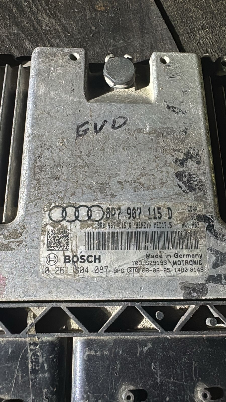 Bosch ECU 8P7907115D MED17.5 0261S04087 VW Audi Engine Control Unit
