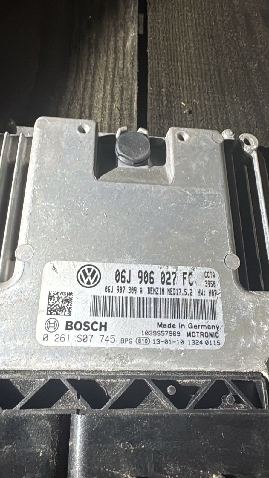 Bosch ECU 06J906027FC MED17.5.2 0261S07745 VW Audi Engine Control Unit