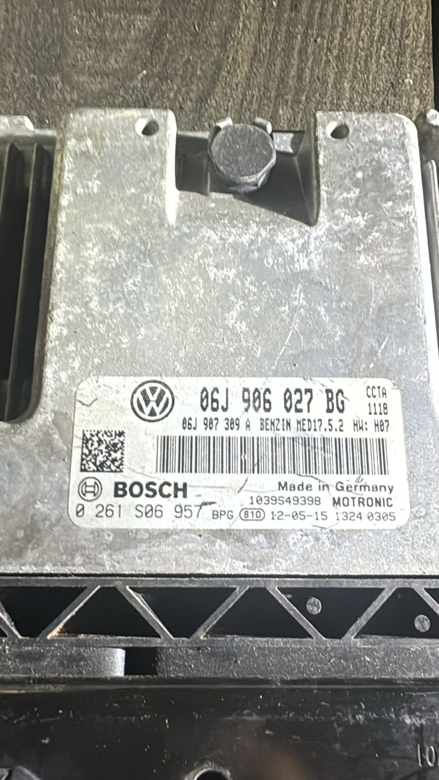 Bosch ECU 06J906027BG MED17.5.2 0261S06957 VW Audi Engine Control Unit