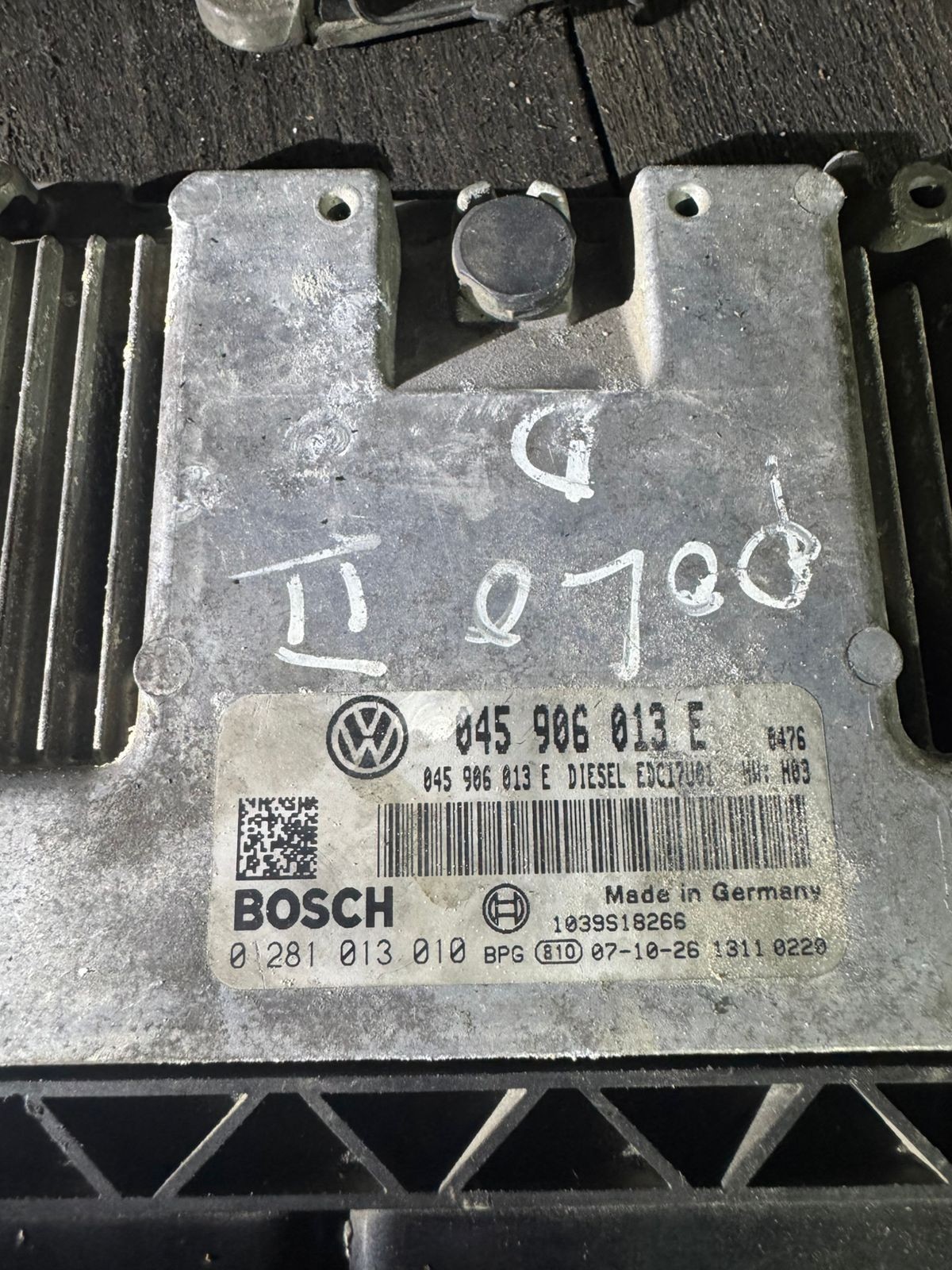 Bosch ECU 045906013E 0281013010 EDC17U01 VW Audi Engine Control Unit