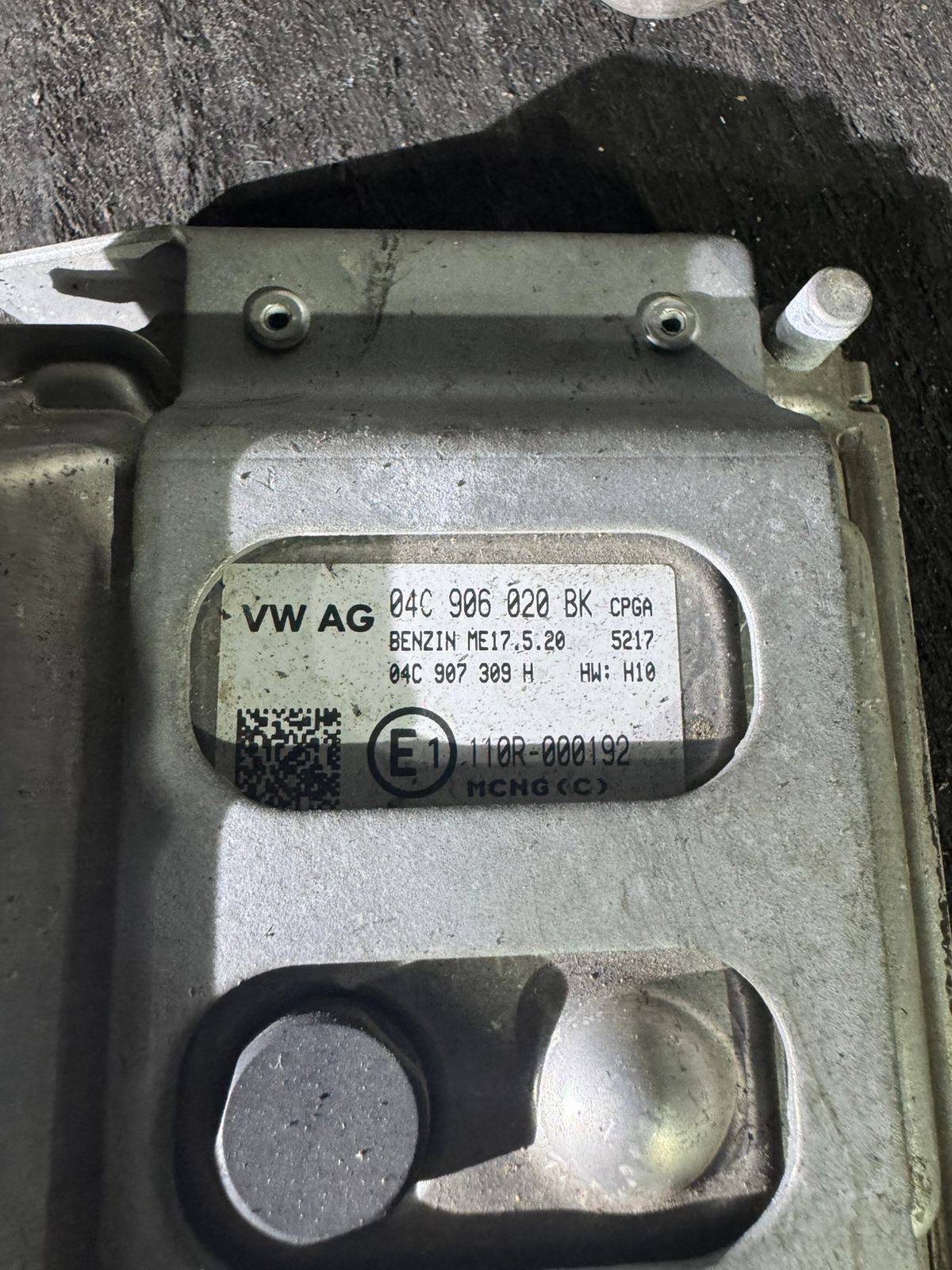 Bosch ECU 04C906020BK ME17.5.20 110R000192 VW Audi Engine Control Unit