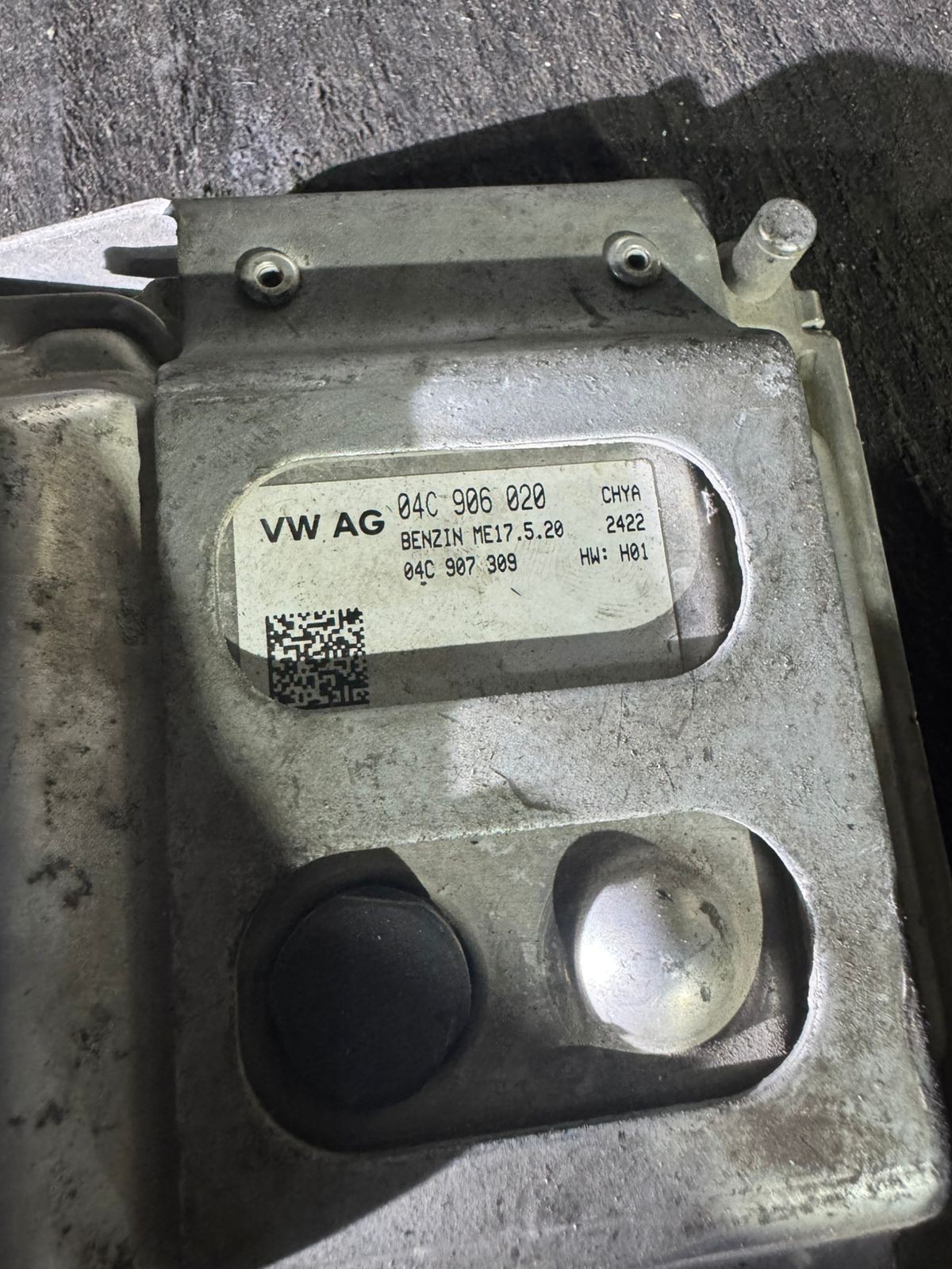 Bosch ECU 04C906020 ME17.5.20 VW Audi Engine Control Unit