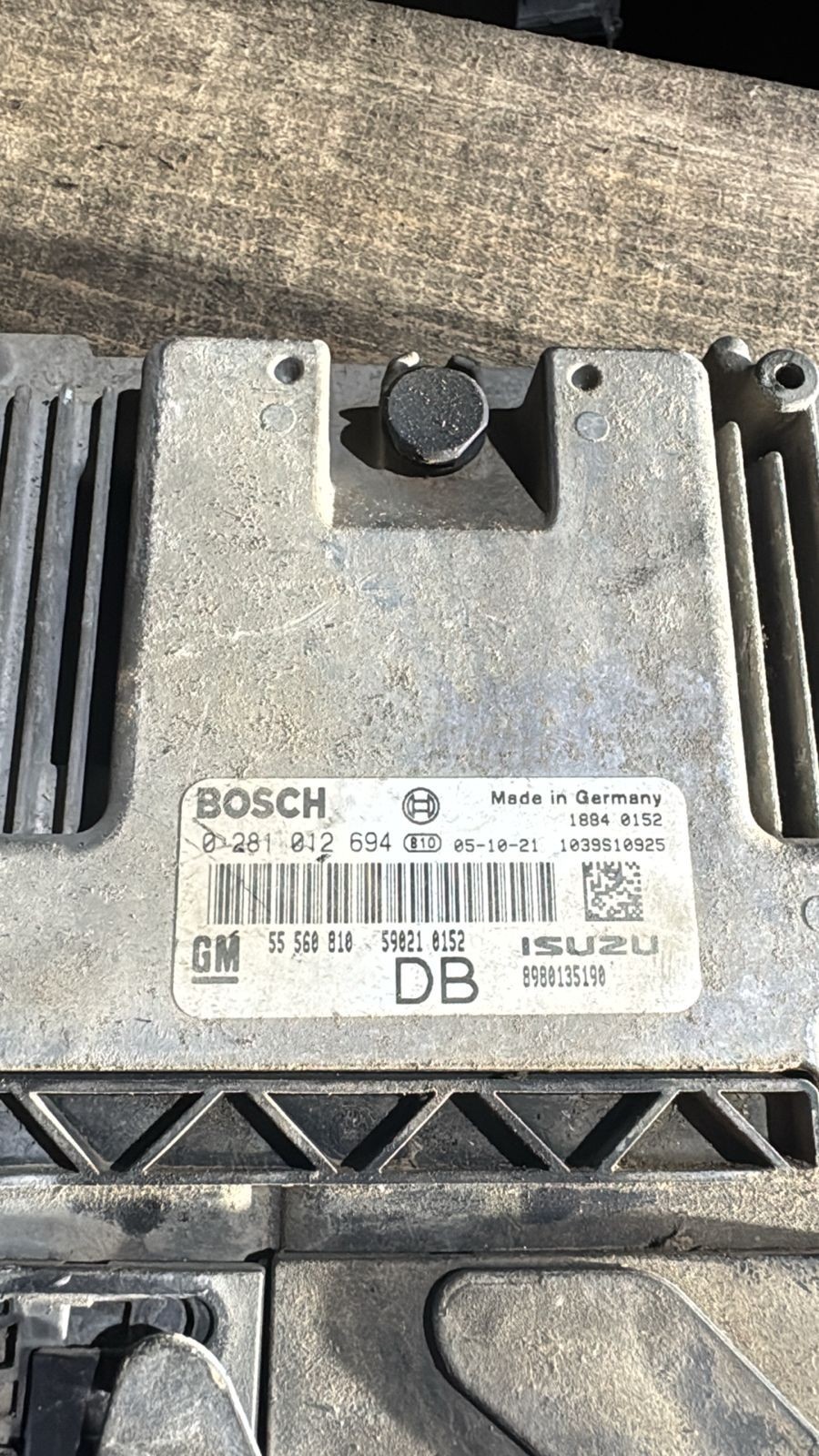 Bosch ECU 55560810 0281012694 EDC16C9 Engine Control Unit for Opel