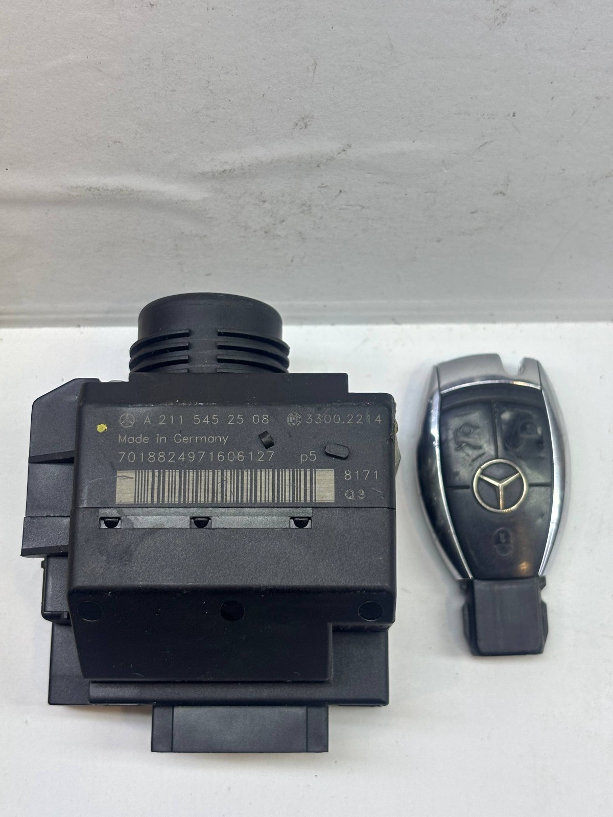 Mercedes EZS ESL ELV A2095452008 Ignition Switch Start Module