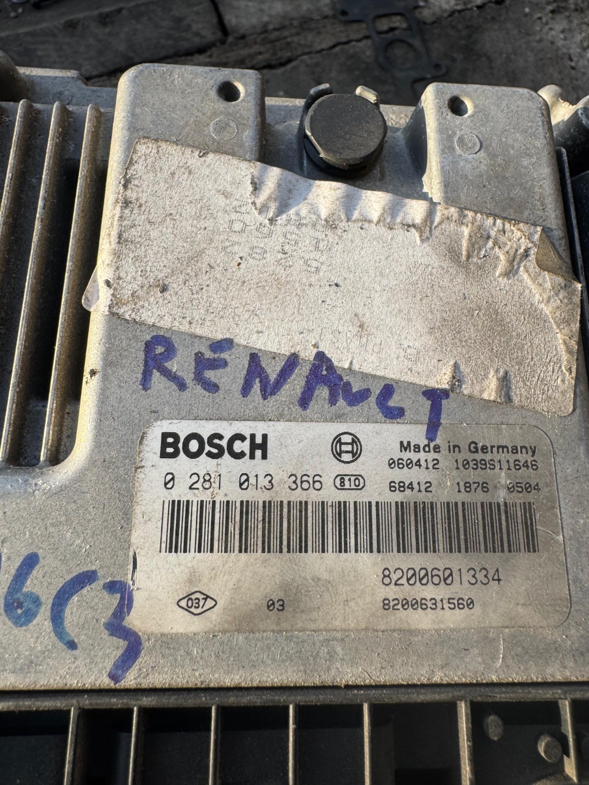 Bosch 8200601334 ECU 0281013366 Peugeot Citroen Diesel Engine Unit