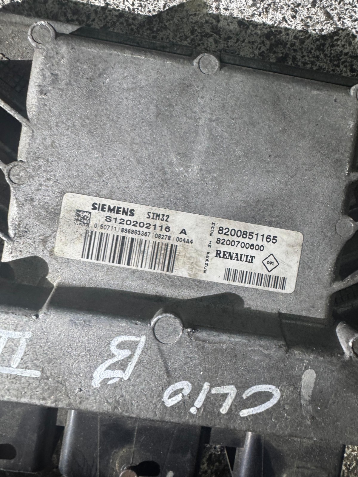 Continental SIM32 ECU S120202116A 8200851165 Engine Control Unit