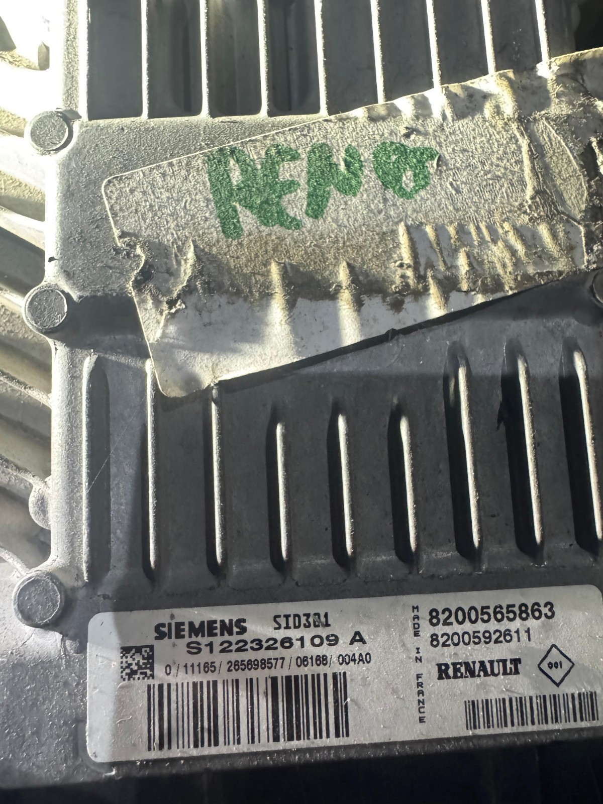 Siemens SID301 ECU S122326109 A 8200565863 Engine Control Unit