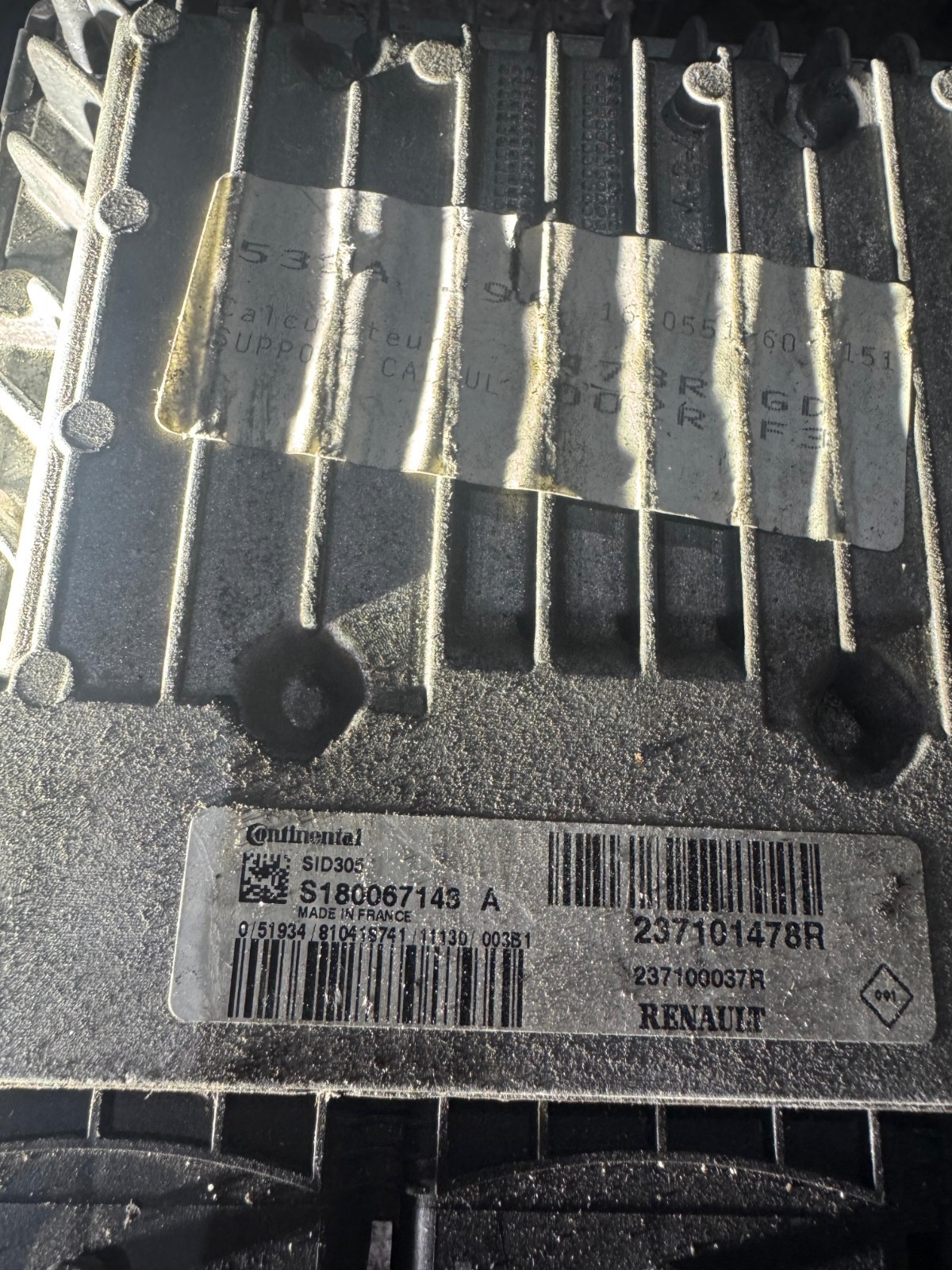 Continental SID305 ECU S180067143 A 237101478R Engine Control Unit