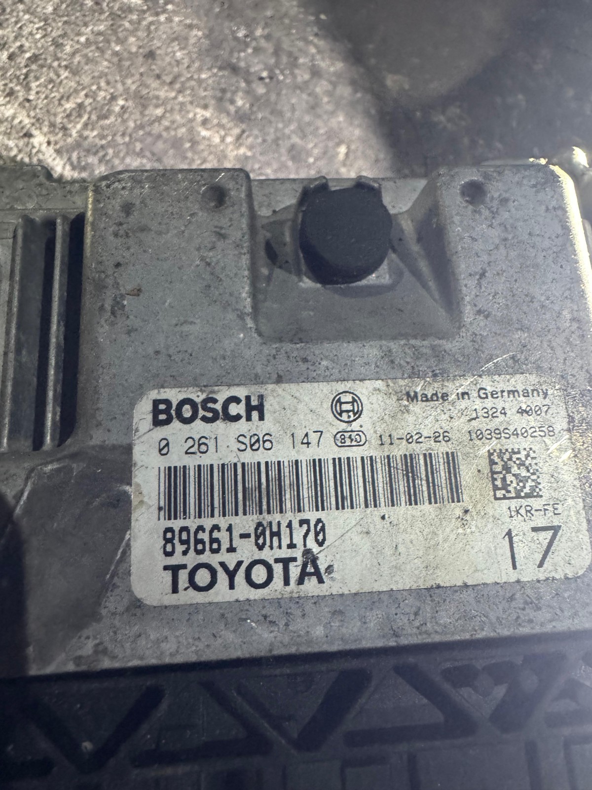 Bosch ECU 89661 0H170 0261S06147 Engine Control Unit