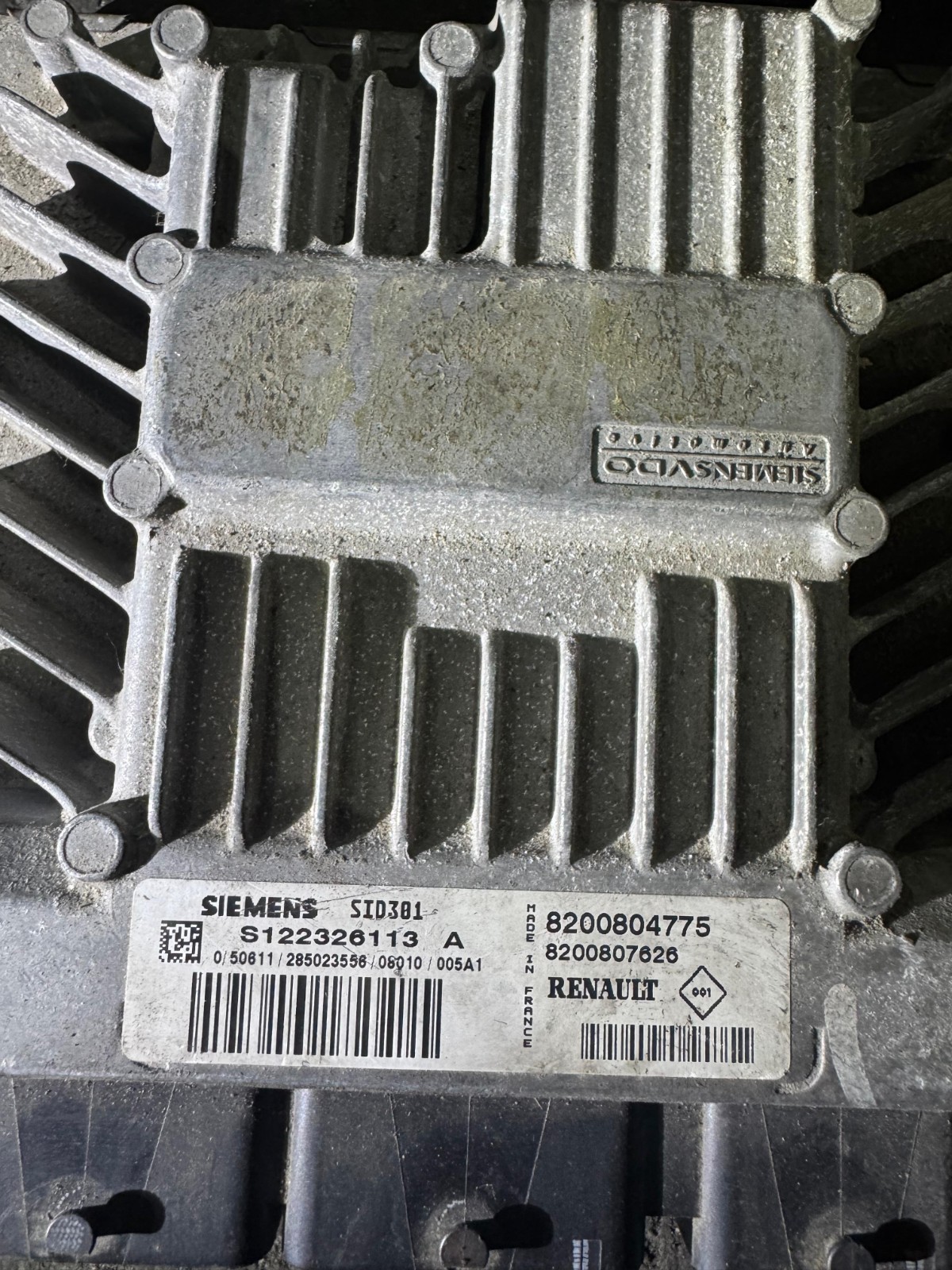 S122326113 A Siemens SID301 8200804775 Engine Control Module ECU