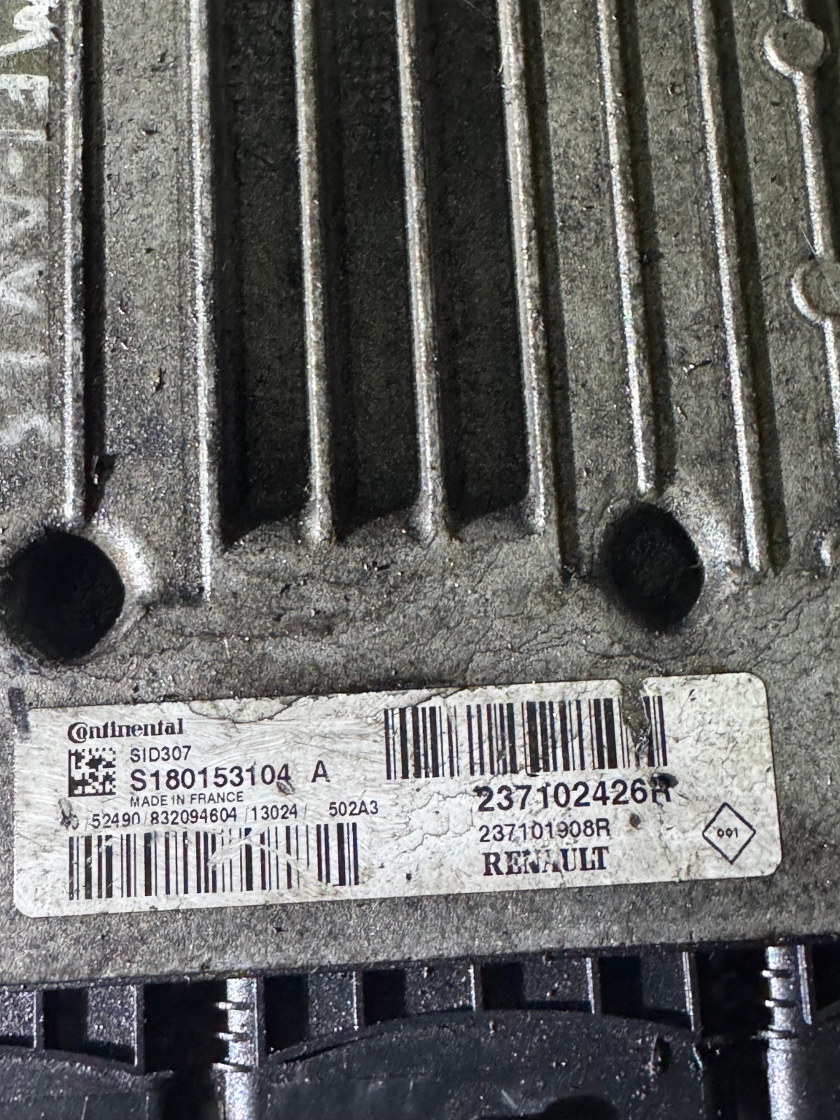 S180153104 A Continental SID307 237102426R Engine ECU Module