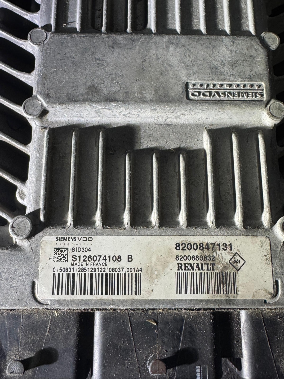 S126074108 B Siemens VDO SID304 8200847131 Engine ECU Module