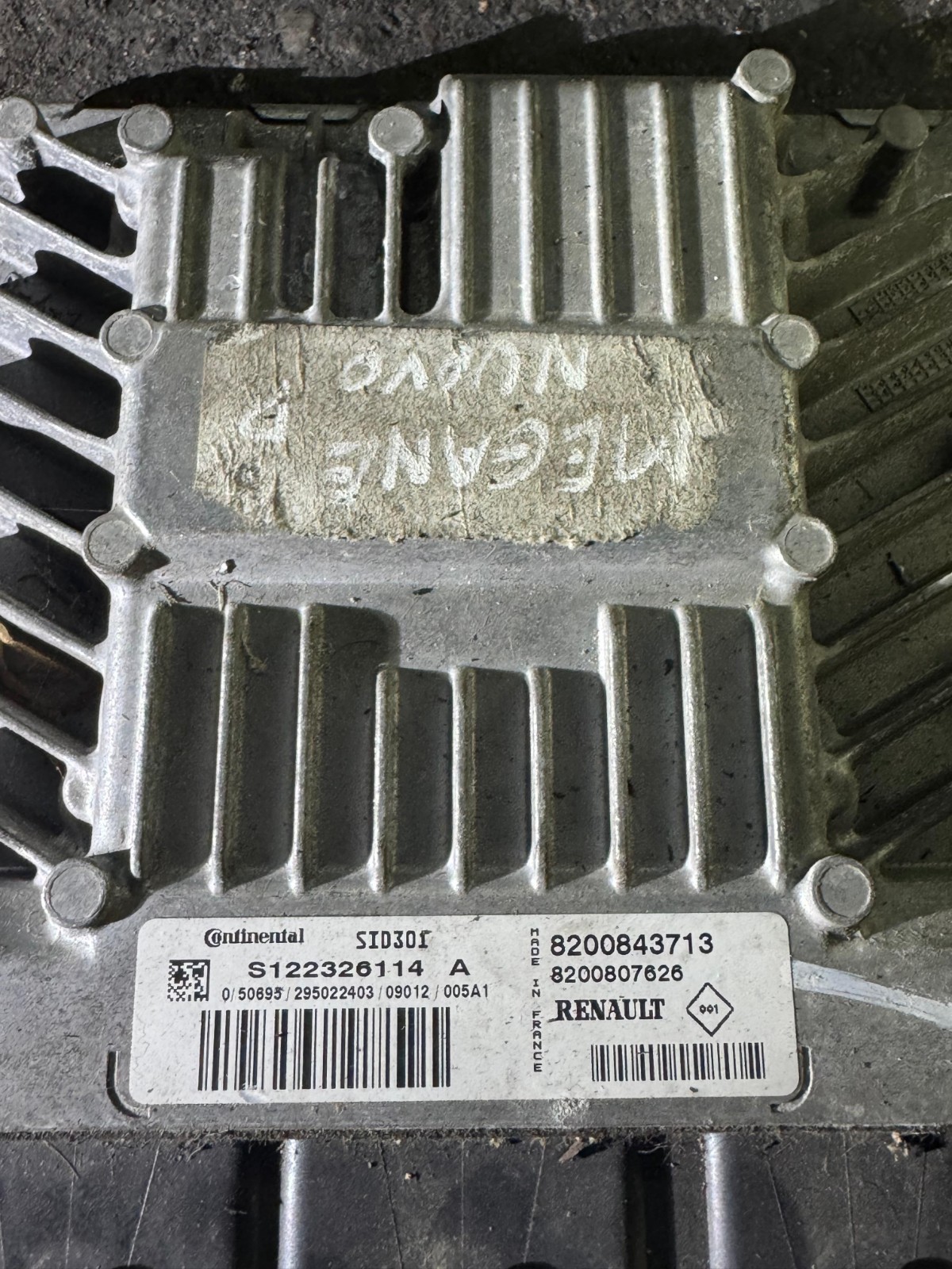 S122326114 A Continental SID301 8200843713 Engine ECU