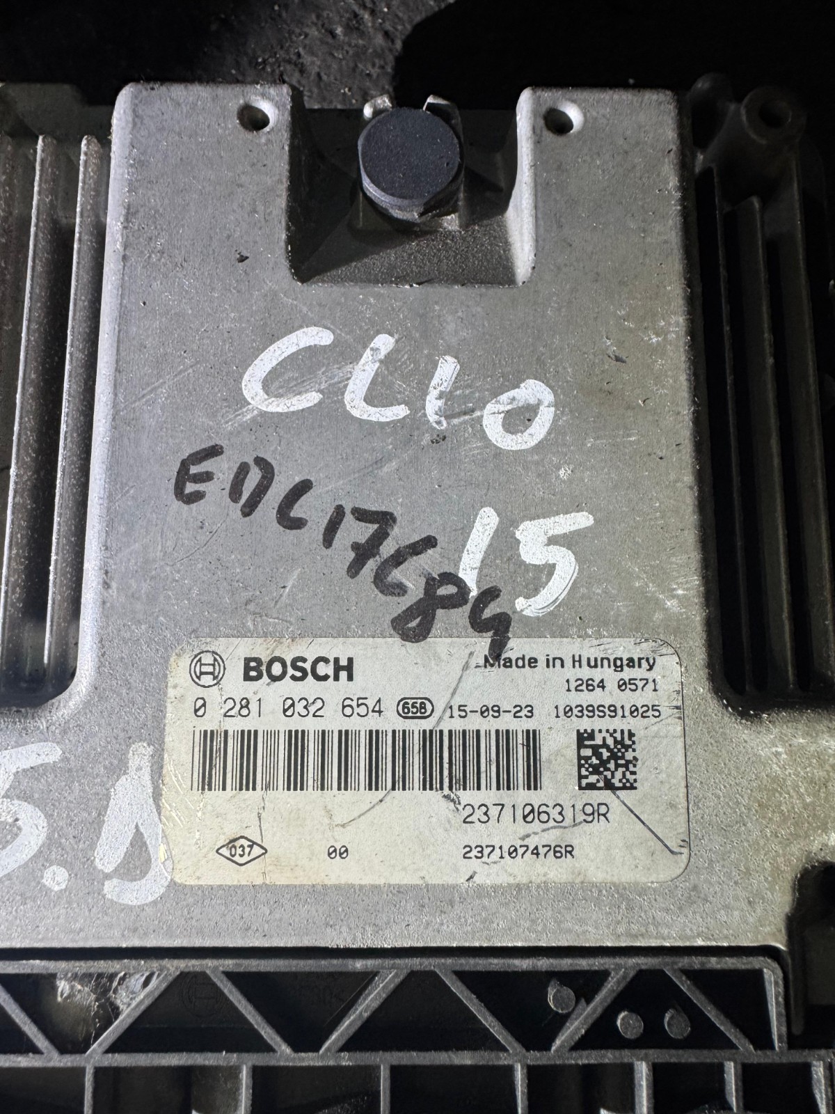 237106319R Bosch EDC17C84 0281032654 Diesel Engine ECU