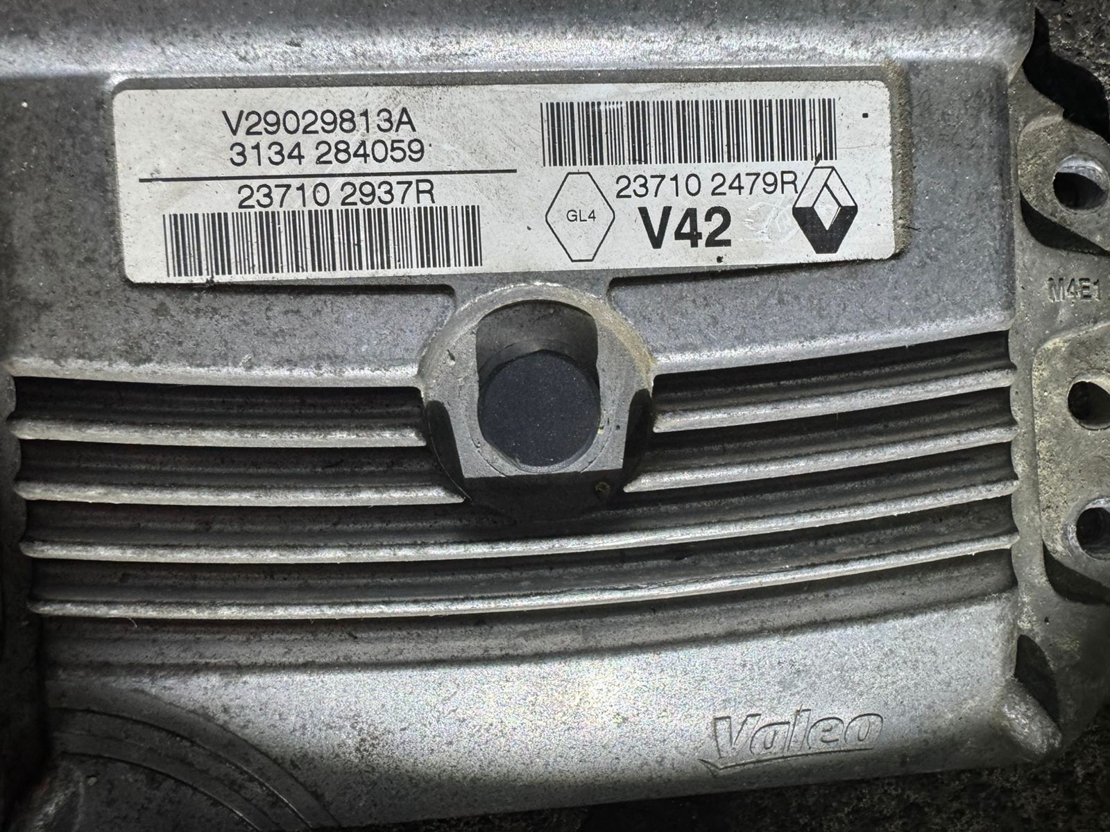 V29029813 3A Valeo V42 237102479R Engine Control Unit ECU