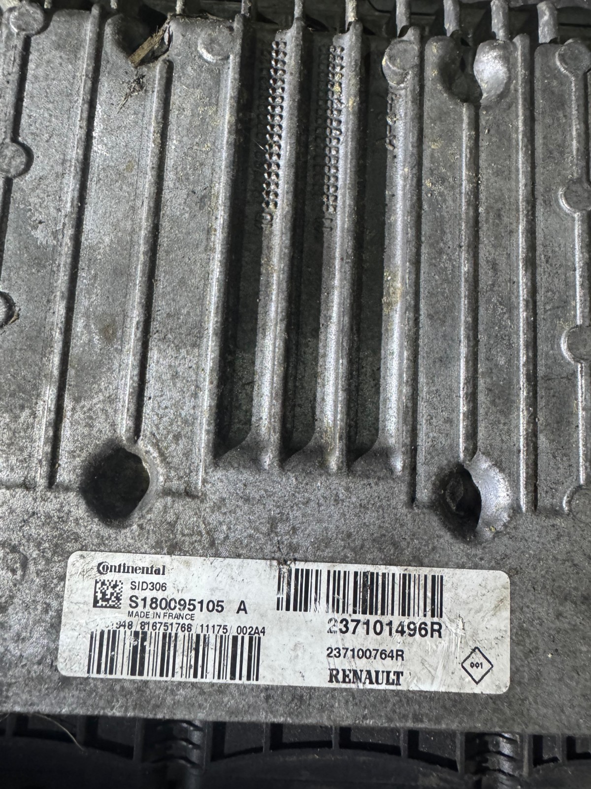 S180095105 A Continental SID306 237101496R Engine Control Unit