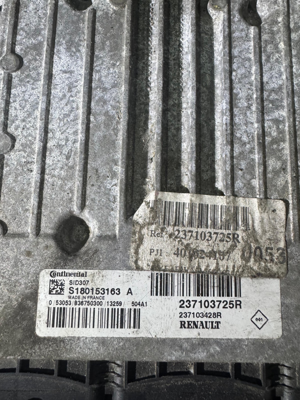 S180153163 A Continental SID307 237103725R Engine ECU Unit