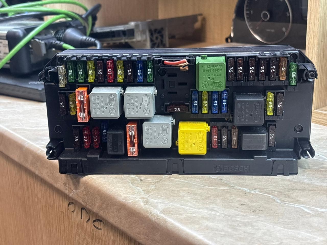 Mercedes W212 Front SAM Fuse Box Module A2129005812 Bosch OEM