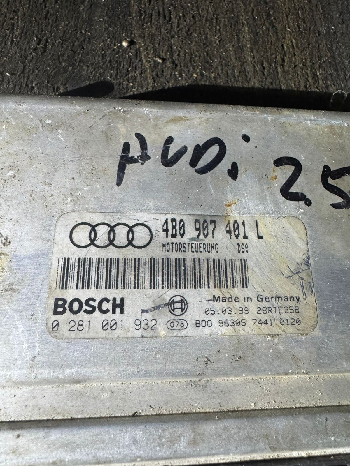 4B0907401L Bosch 0281001932 Audi Engine Control Unit ECU