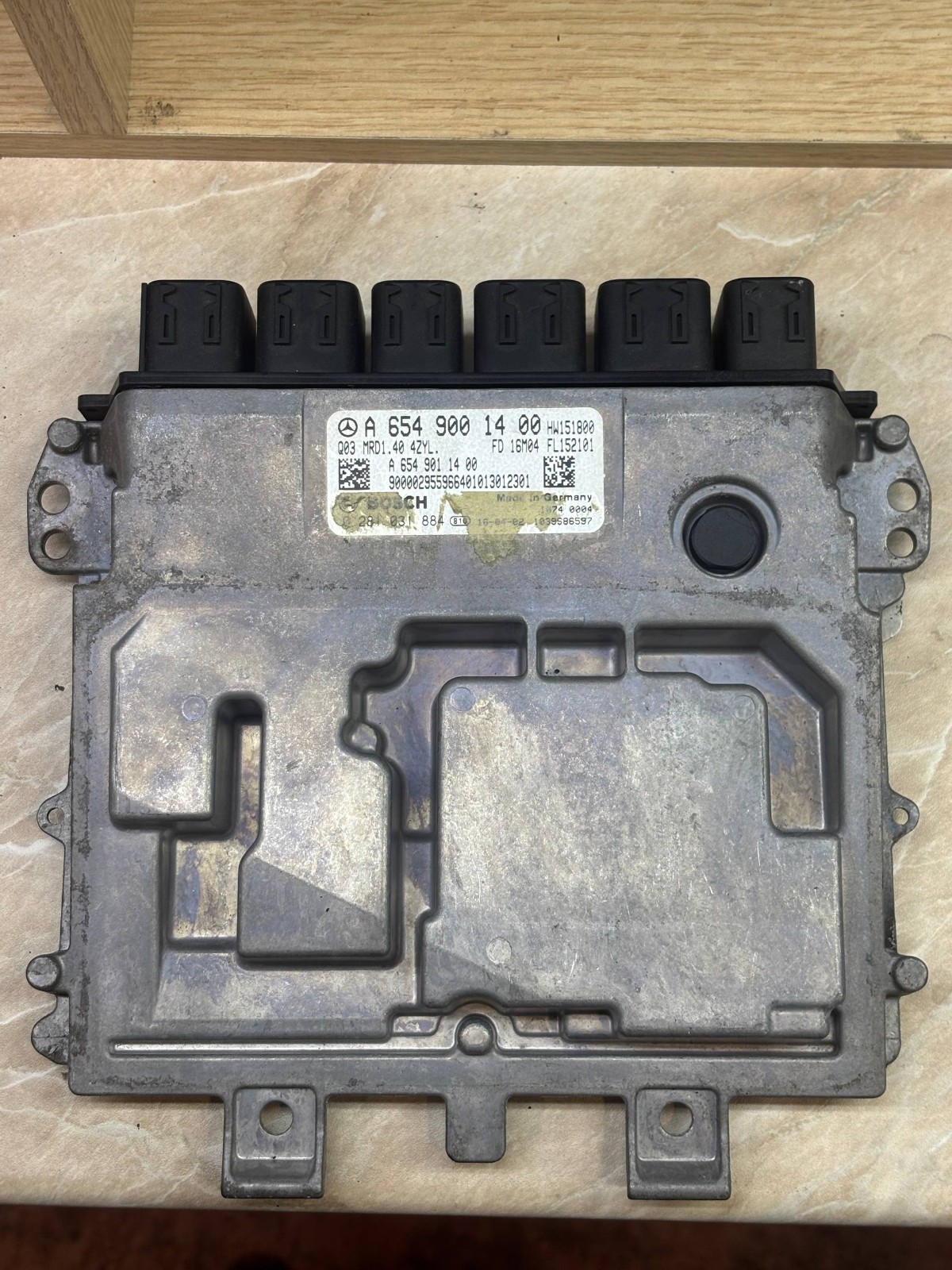 Bosch ECU A6549001400 FD16M04 MRD1.40 0281031884 Engine Control Unit
