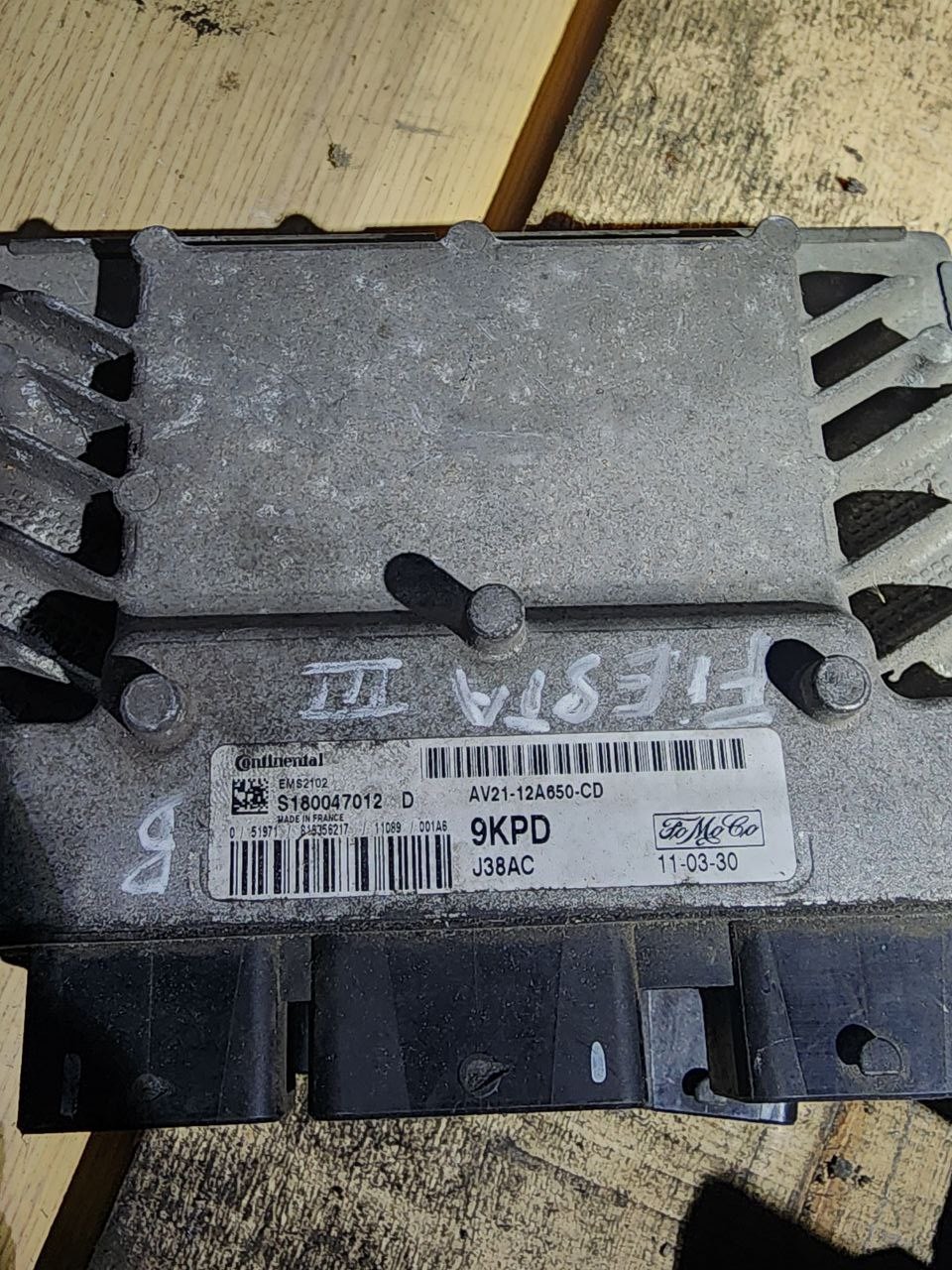 AV21 12A650 CD Continental 9KPD J38AC EMS2102 S180047012D Ford ECU
