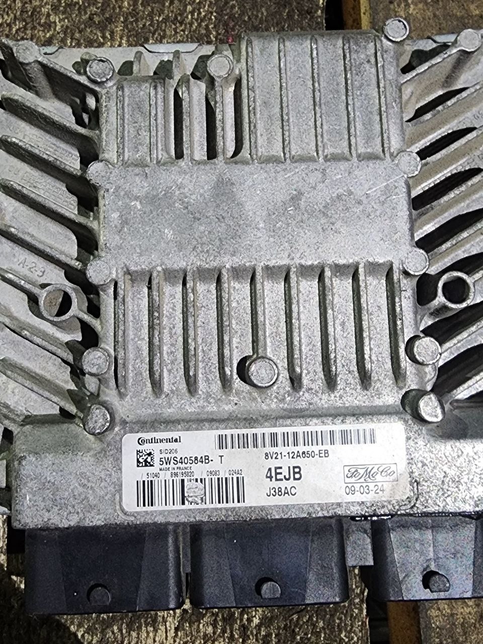 8V21 12A650 SF Continental 0SAF J38AC EMS2102 S180047002F Ford ECU