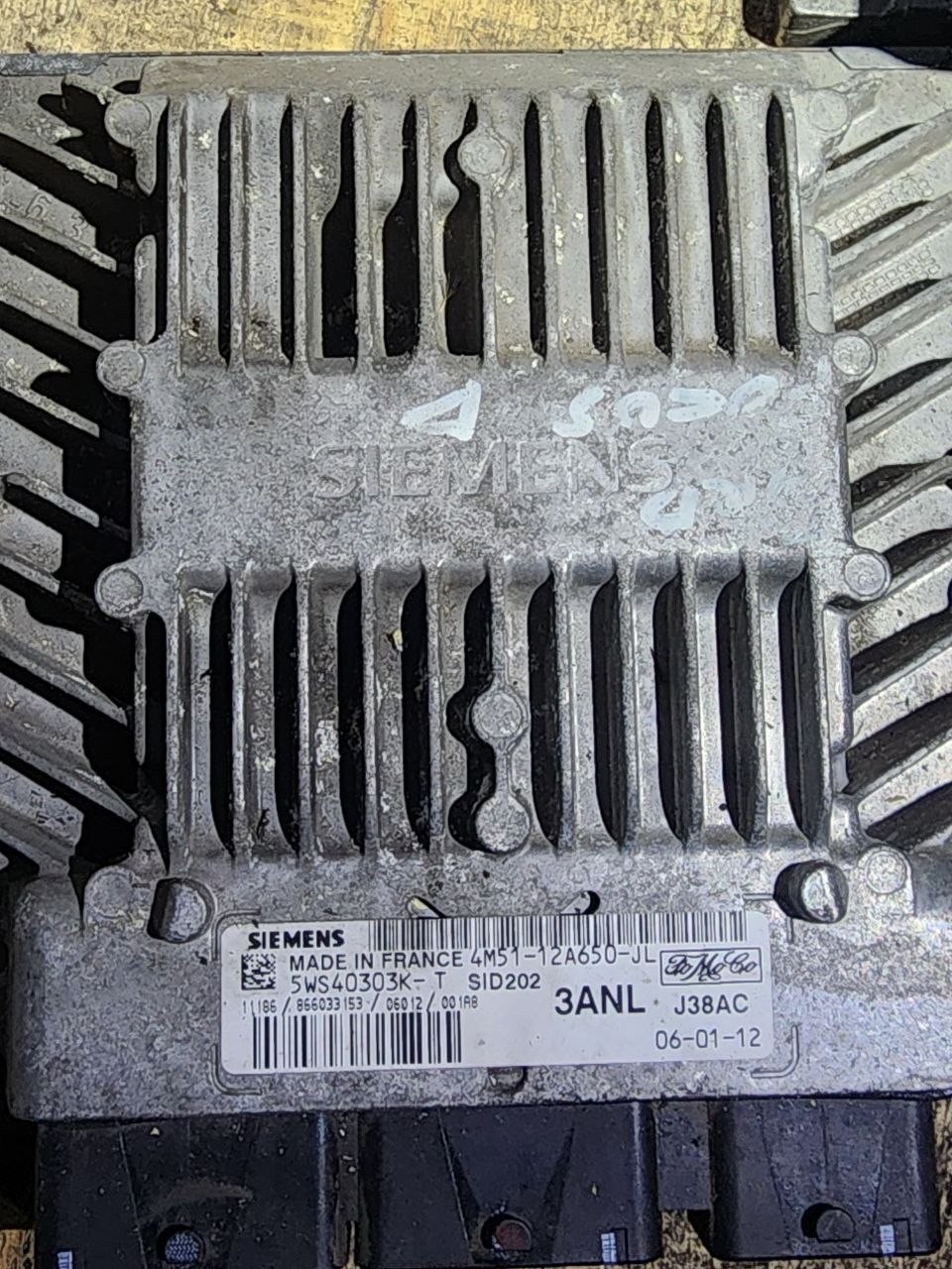 4M51 12A650 JL Siemens 3ANL J38AC SID202 5WS40303K T Ford ECU