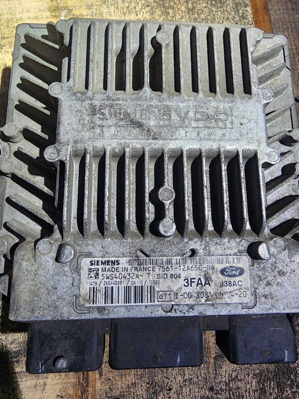 7S61 12A650 BA Siemens 3FAA J38AC SID804 5WS40432A T Ford ECU