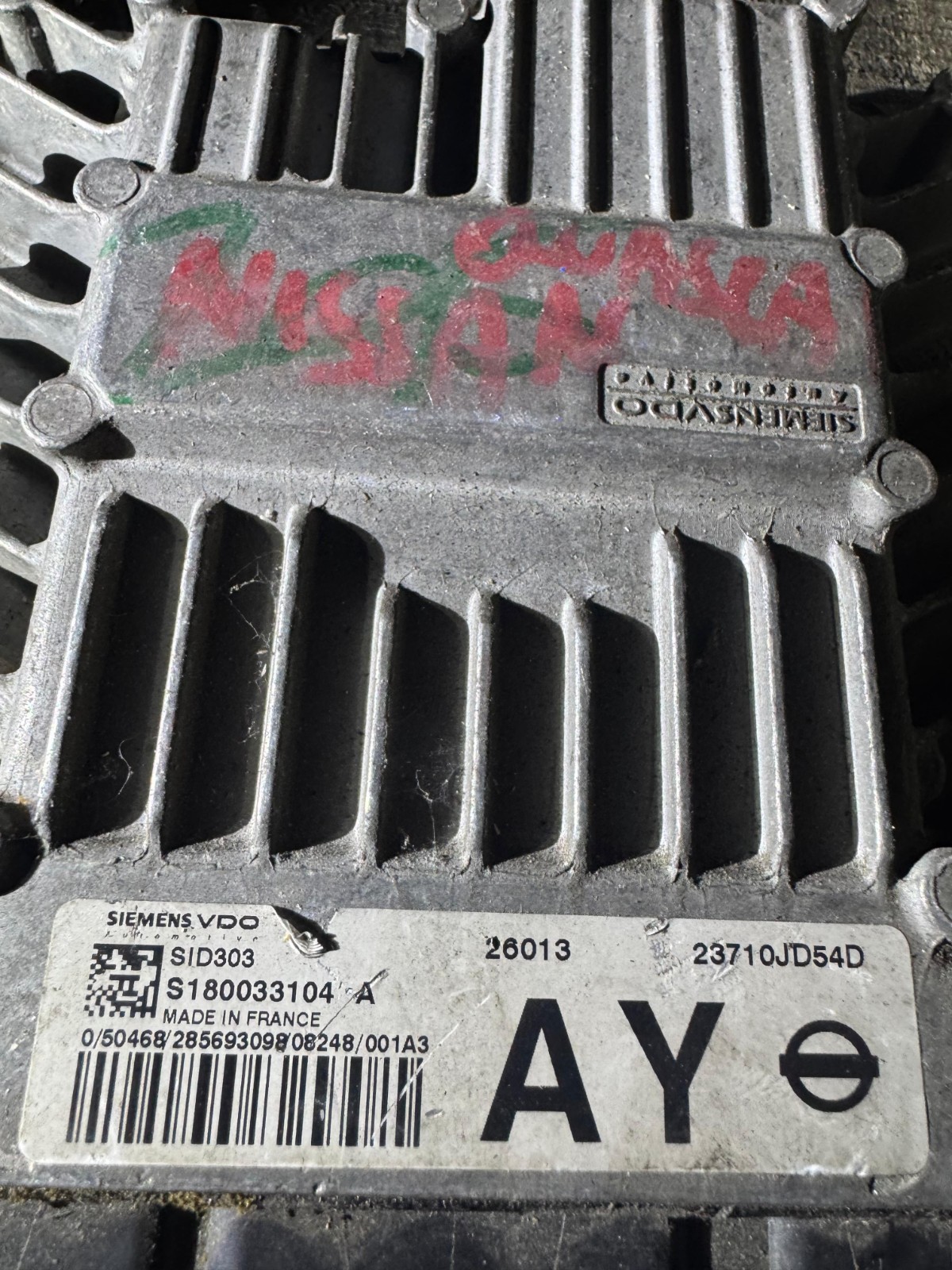 S180033104A Siemens VDO SID303 AY 26013 23710JD54D ECU