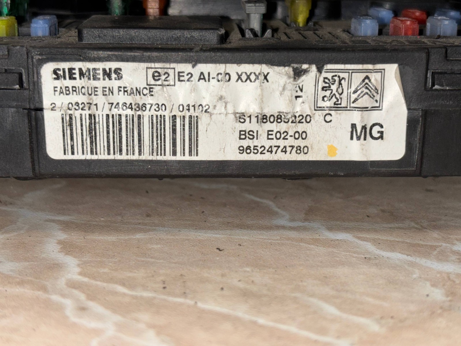 Peugeot / Citroën BSI Siemens S118085220 C – BSI E02-00 – 9652474780 – Fuse Box